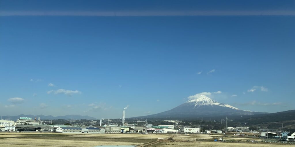 新幹線の車窓から見た富士山