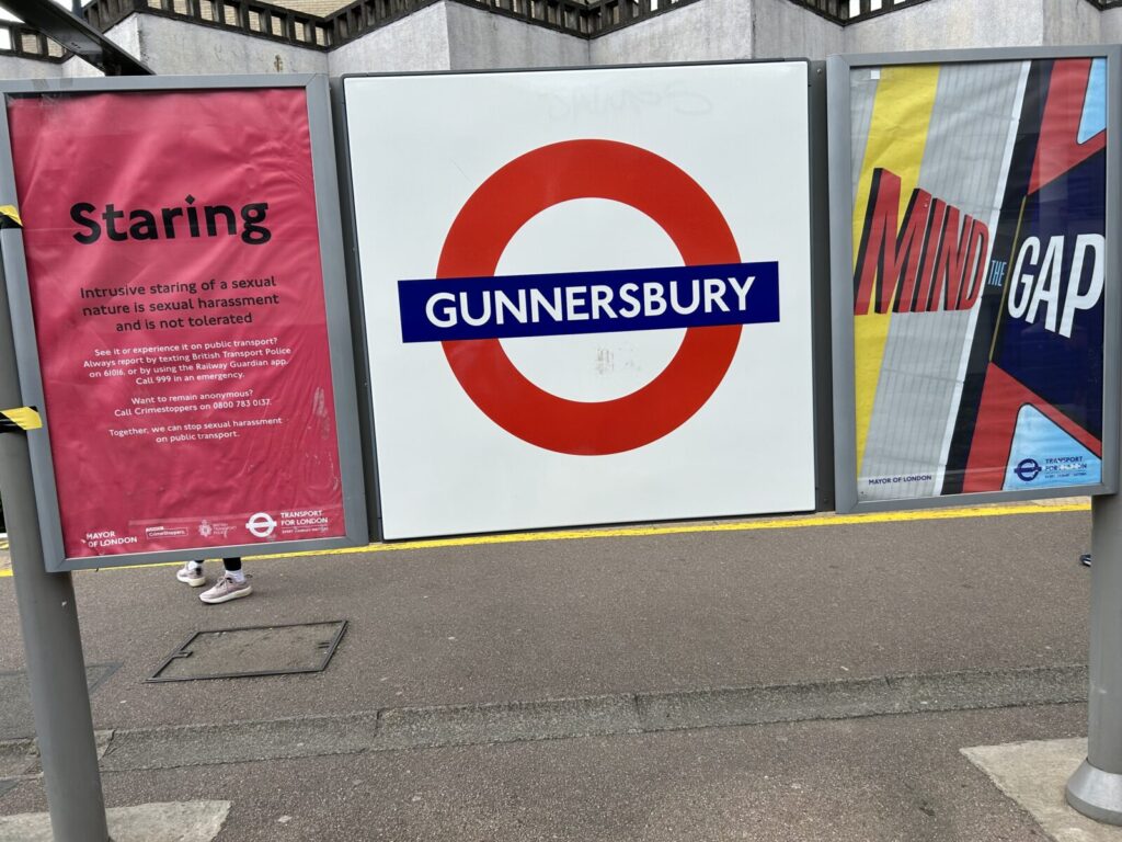 本来乗り換えるべきGunnersbury 駅