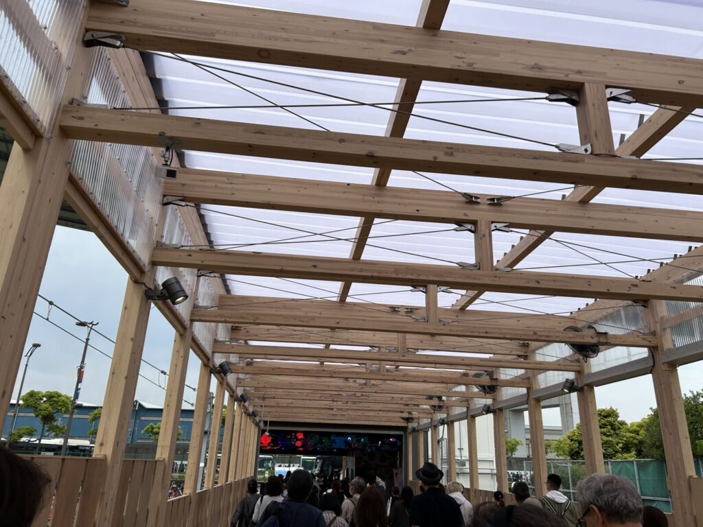 桜島駅　万博バス近くの改札口２