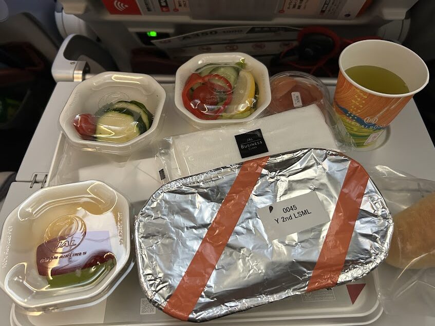 到着前のJAL機内食 低塩