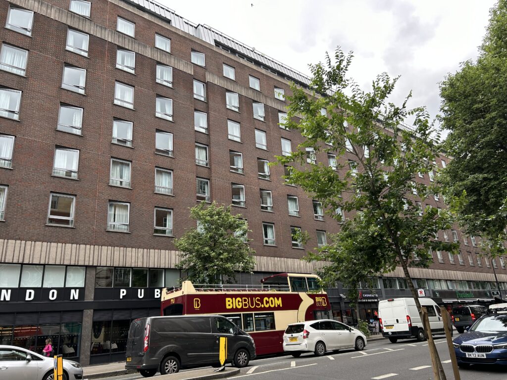 ロイヤルナショナルホテル外観