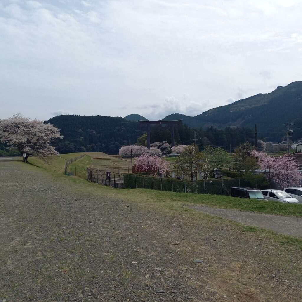 熊野本宮大社 大斎原そばの堤防からの眺め