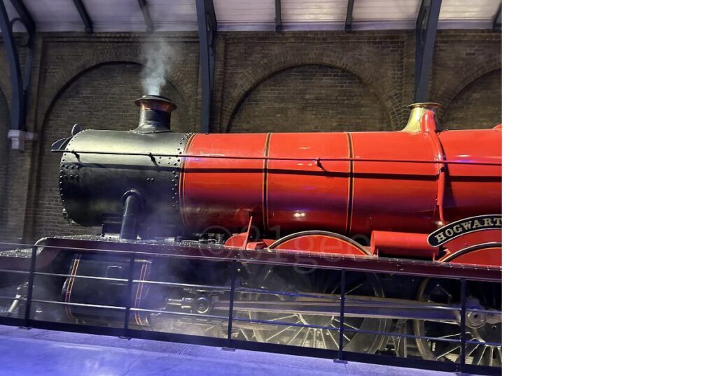 ロンドンのワーナーブラザーススタジオツアーに展示されたホグワーツ特急