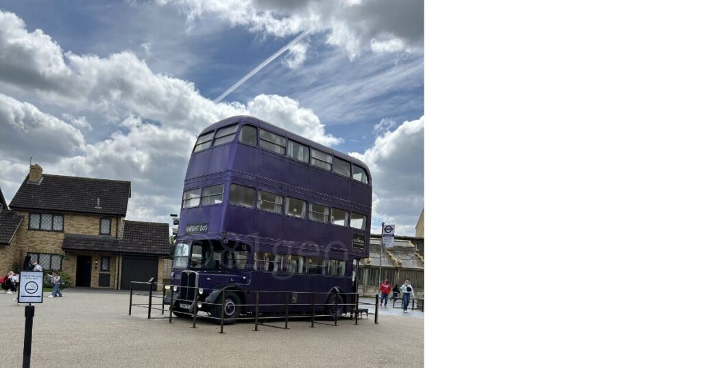 ロンドンのワーナーブラザーススタジオツアーに展示されたナイトバス
