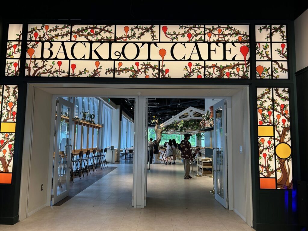 ワーナースタジオツアー東京のバックロットカフェ入口