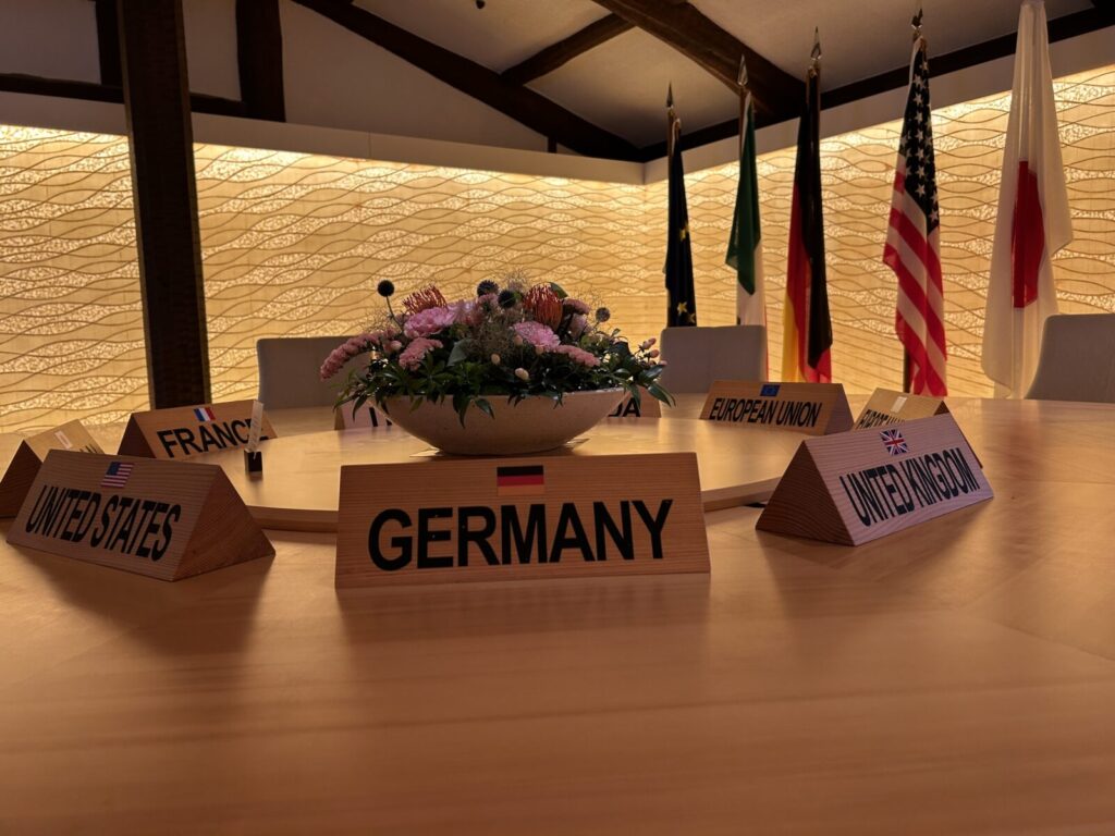 G7伊勢志摩サミットのワーキングランチで実際に使用されたテーブル