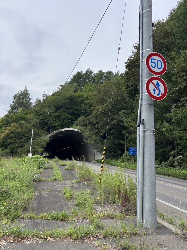 千代田堰トンネル付近の道路状況